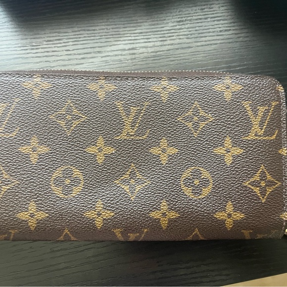 Louis Vuitton Brown and Gold Monogram Clutch - Picture 1 of 2